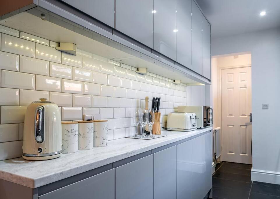 No6 - - Elegant Townhouse - Location Apartment *