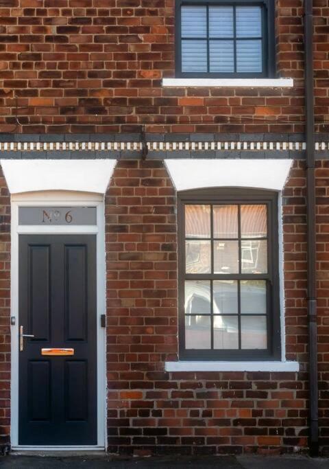 No6 - - Elegant Townhouse - Location *