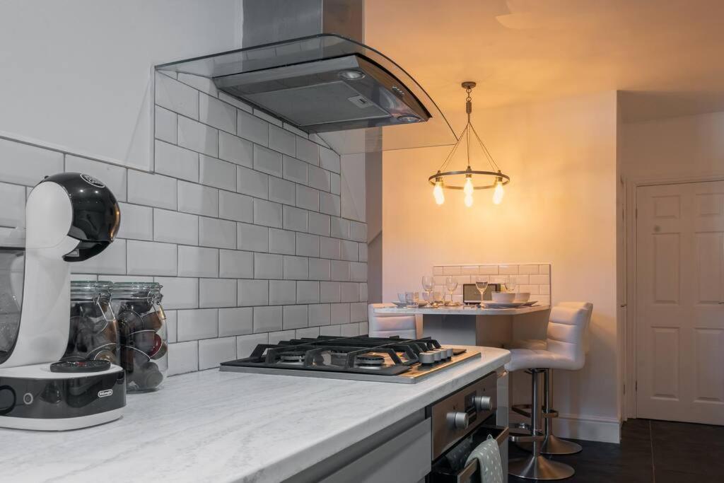 Apartment No6 - - Elegant Townhouse - Location *